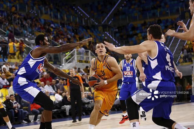 记者：那不勒斯想冬窗签梅努替德布劳内，可能租借+选择买断（那不勒斯欲冬窗引进梅努顶替德布劳内，或以租借附带买断条款）