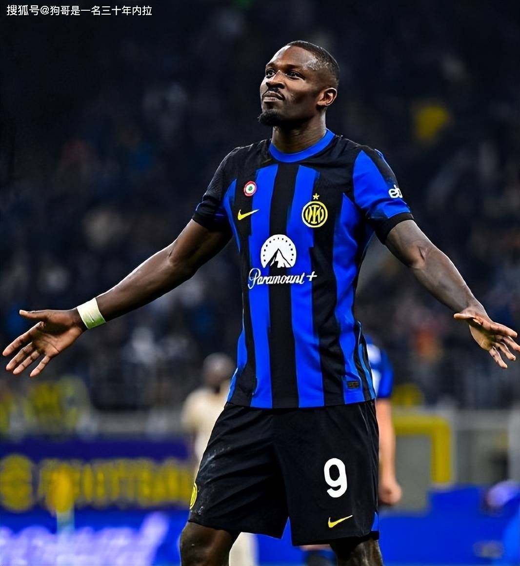 记者：阿隆索执教皇马后常与瓜帅交流；他可能不想小熊留队（记者：阿隆索入主皇马后与瓜帅交流频繁，或无意让小熊留队）