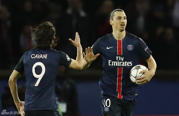 球星突破防线送出关键助攻（王牌强突撕裂防线送出关键助攻）