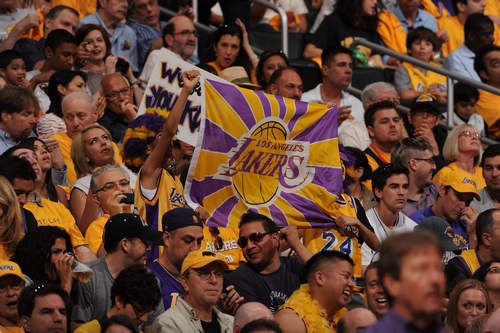 皇马双星伤愈在即！赫伊森卡马文加或战塞尔塔，后防线告急考验银河战舰（皇马双将复出在望：赫伊森、卡马文加有望战塞尔塔，后防告急考验银河战舰）