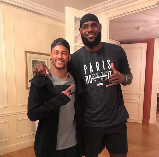 猛龙尼克斯NBA杯赛前上脚亮点纷呈（NBA杯赛前，猛龙与尼克斯球鞋上脚看点十足）